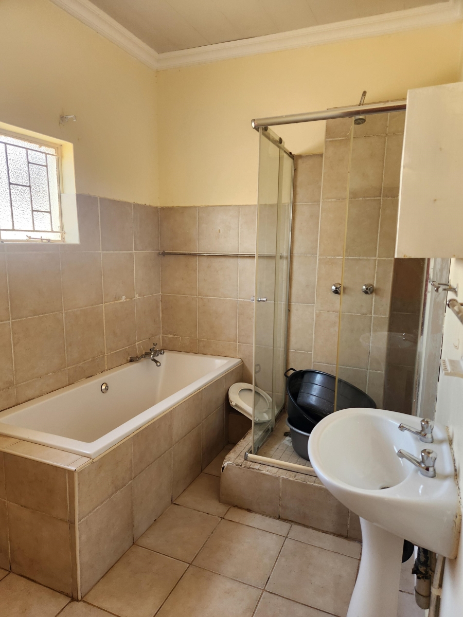 4 Bedroom Property for Sale in Hennenman Free State
